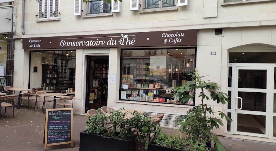 Devanture du Conservatoire du Thé, chocolats et cafés, rue Diderot à Issy-les-Moulineaux